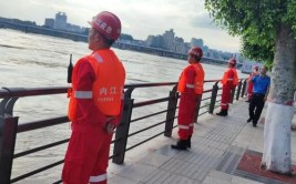 多少人彻夜难眠！而他们，却在昂首逆行(内江过境昂首逆行却在)