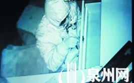 监控拍下蒙面“凶手”作案全过程(蒙面爱车监控作案凶手)