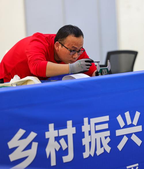 村民信赖的“李师傅”凭修车技术获得数万粉丝(修车村民视频农机维修) 汽修知识 村民信赖的“李师傅”凭修车技术获得数万粉丝(修车村民视频农机维修) 汽修知识