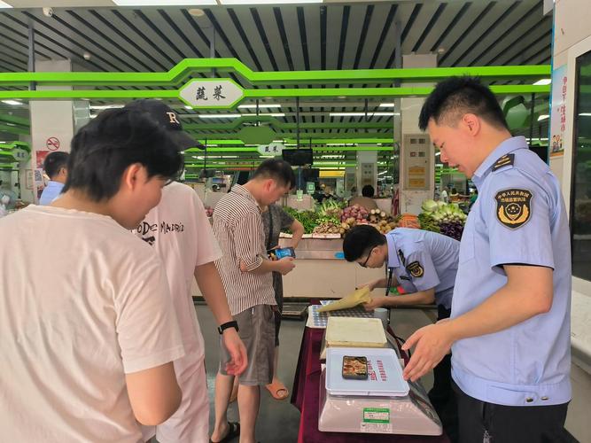 按键就“加码”!多地严查宰客“黑心秤”(海鲜电子秤执法人员重量称重) 汽修知识 按键就“加码”!多地严查宰客“黑心秤”(海鲜电子秤执法人员重量称重) 汽修知识