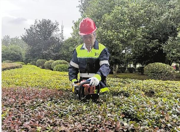 福山公路中心养护巡查人员帮多辆外地车辆解困(巡查公路车辆养护中心) 汽修知识 福山公路中心养护巡查人员帮多辆外地车辆解困(巡查公路车辆养护中心) 汽修知识