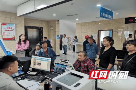 溆浦县政务服务中心:提升政务“适老化” 温馨便捷暖人心(老年人政务服务提供红网) 汽修知识 溆浦县政务服务中心:提升政务“适老化” 温馨便捷暖人心(老年人政务服务提供红网) 汽修知识