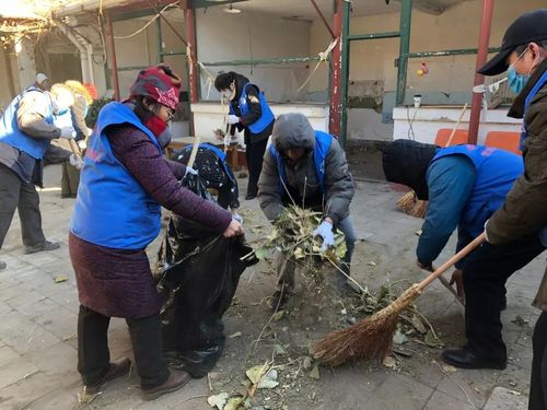 轮台:为孤寡老人换玻璃 这个冬天不冷了(玻璃卡斯孤寡老人社区干部) 汽修知识 轮台:为孤寡老人换玻璃 这个冬天不冷了(玻璃卡斯孤寡老人社区干部) 汽修知识