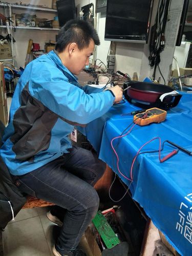 维修小哥的“酸甜苦辣”(小哥维修客户家电让人) 汽修知识 维修小哥的“酸甜苦辣”(小哥维修客户家电让人) 汽修知识