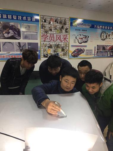 欢迎青海学员参加皇菠萝汽车凹陷修复培训(菠萝学员技术培训汽车凹陷修复) 汽修知识 欢迎青海学员参加皇菠萝汽车凹陷修复培训(菠萝学员技术培训汽车凹陷修复) 汽修知识