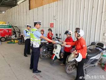 【道交法20周年】网友提问:在道路上发生交通事故怎么办?(机动车交通公安机关管理部门驾驶人) 汽修知识 【道交法20周年】网友提问:在道路上发生交通事故怎么办?(机动车交通公安机关管理部门驾驶人) 汽修知识