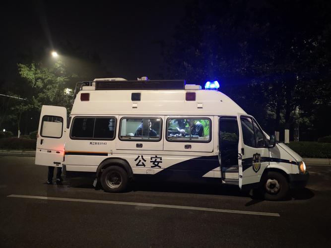 焉耆县公安局交警大队“夜间车管所”真情服务群众(群众夜间公安局车管所车驾) 汽修知识