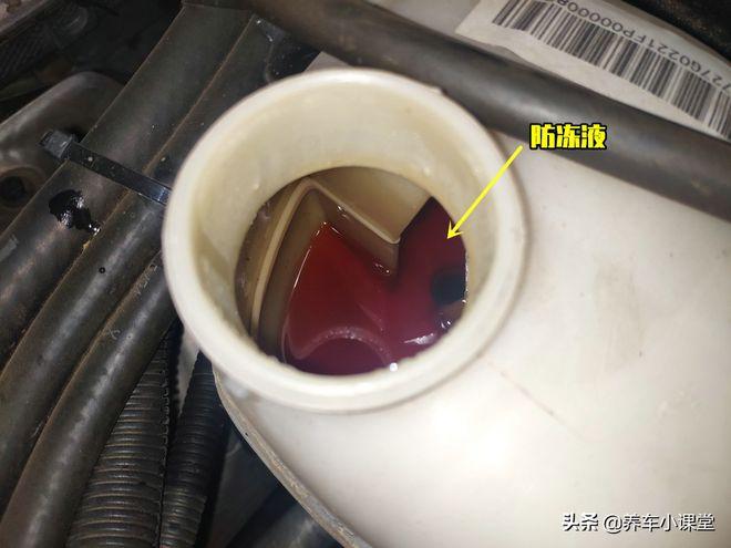 说不定就是这个暖水阀门的问题(防冻液空调暖风阀门很难受) 汽修知识 说不定就是这个暖水阀门的问题(防冻液空调暖风阀门很难受) 汽修知识