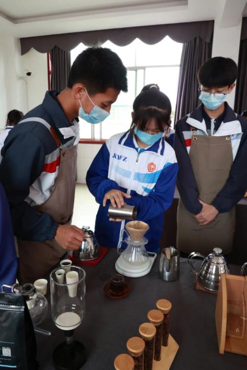 贵州从江:职业教育奏响“二重奏”(学生职校就读学校学习) 汽修知识 贵州从江:职业教育奏响“二重奏”(学生职校就读学校学习) 汽修知识