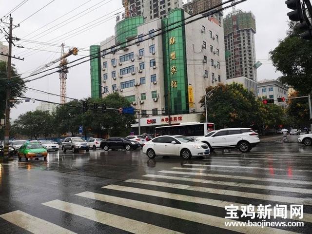 宝鸡联盟宾馆对面路面塌陷?假的(路面塌陷宾馆联盟谣言) 汽修知识 宝鸡联盟宾馆对面路面塌陷?假的(路面塌陷宾馆联盟谣言) 汽修知识