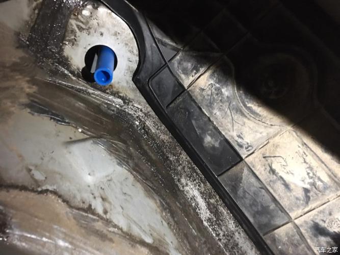 B柱漏水(天窗大众漏水排水管损坏) 汽修知识 B柱漏水(天窗大众漏水排水管损坏) 汽修知识
