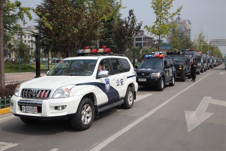 “有民警的守护 我们的生活更安全!”(特警车主队员民警车门) 汽修知识 “有民警的守护 我们的生活更安全!”(特警车主队员民警车门) 汽修知识