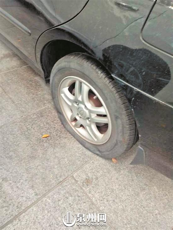 柳州这路段多辆小车轮胎遭“毒手”,车主凌晨挪车听到“咝咝”声(轮胎戳破车主汽车毒手) 汽修知识 柳州这路段多辆小车轮胎遭“毒手”,车主凌晨挪车听到“咝咝”声(轮胎戳破车主汽车毒手) 汽修知识