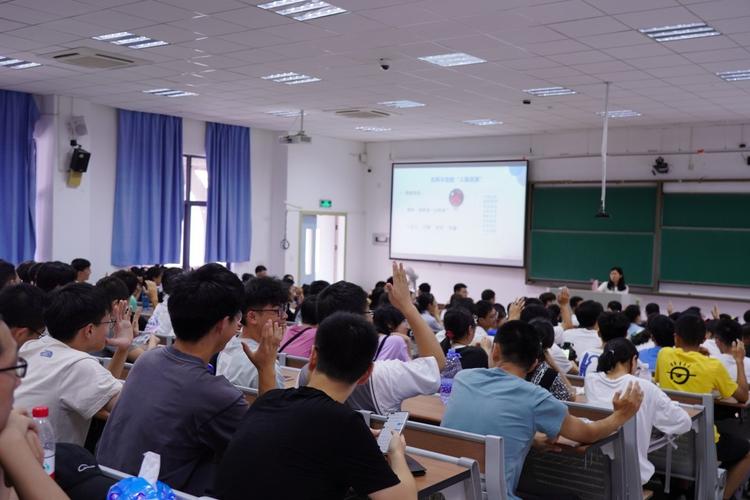 大学生的首要任务是什么 学类资讯 大学生的首要任务是什么 学类资讯