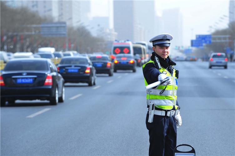 原地起跳怒怼交警?(车主还不起跳交警接电话) 汽修知识 原地起跳怒怼交警?(车主还不起跳交警接电话) 汽修知识