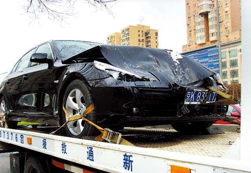 北京莲花桥附近小轿车撞公交 无乘客受伤(小轿车公交车新京报晚间宝马车) 汽修知识 北京莲花桥附近小轿车撞公交 无乘客受伤(小轿车公交车新京报晚间宝马车) 汽修知识