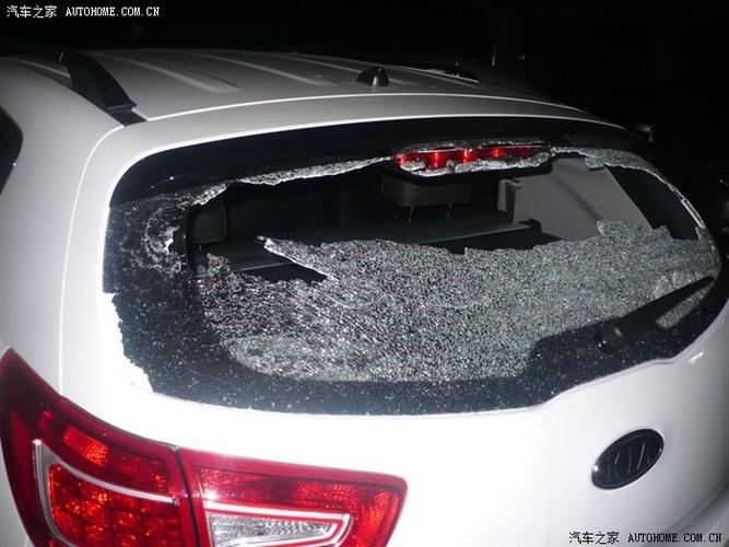 吉利帝豪EV 后玻璃怎么就碎了呢 这个锅是谁的?(玻璃吉利谁的舱盖后窗) 汽修知识 吉利帝豪EV 后玻璃怎么就碎了呢 这个锅是谁的?(玻璃吉利谁的舱盖后窗) 汽修知识