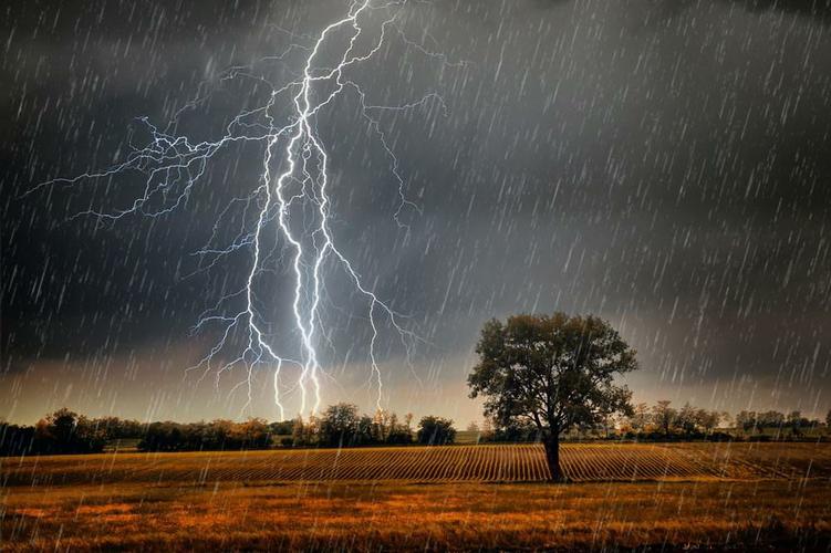 雷雨是什么季节的景物 学类资讯 雷雨是什么季节的景物 学类资讯