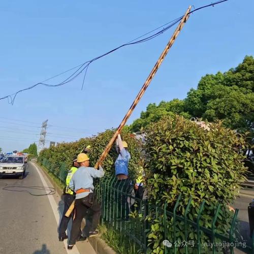 南通“托举哥”火了(托举路口线缆电缆前轮) 汽修知识 南通“托举哥”火了(托举路口线缆电缆前轮) 汽修知识