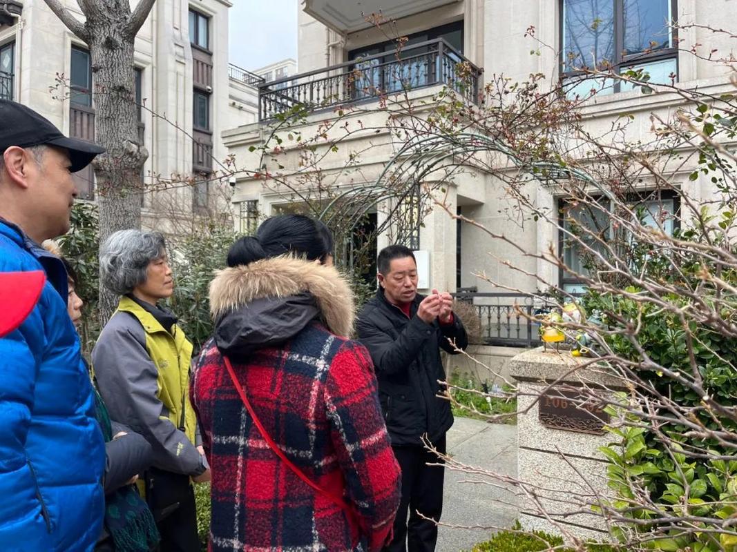 园艺师走进奉贤社区让市民足不出户为绿充植 范文模稿 园艺师走进奉贤社区让市民足不出户为绿充植 范文模稿