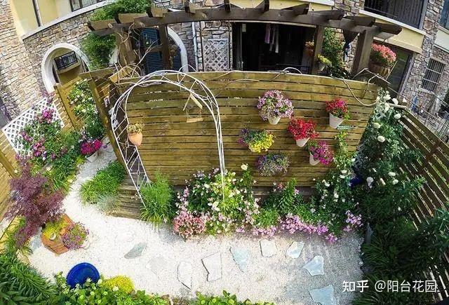 喜欢种花弄草那不妨学学她设计个繁花似锦的家 范文模稿 喜欢种花弄草那不妨学学她设计个繁花似锦的家 范文模稿